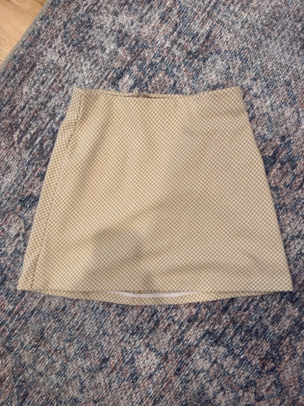 Wilfred High-Waist Beige Mini Skirt